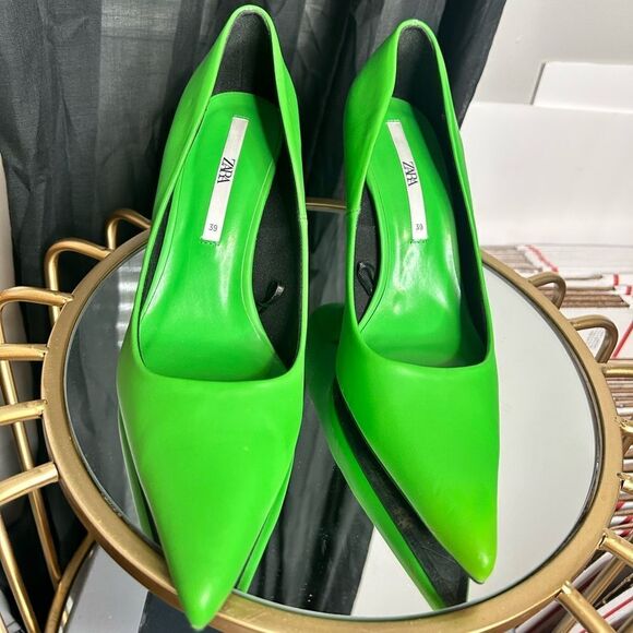 Zara Pointy Toe Pumps - Picture 2 of 6
